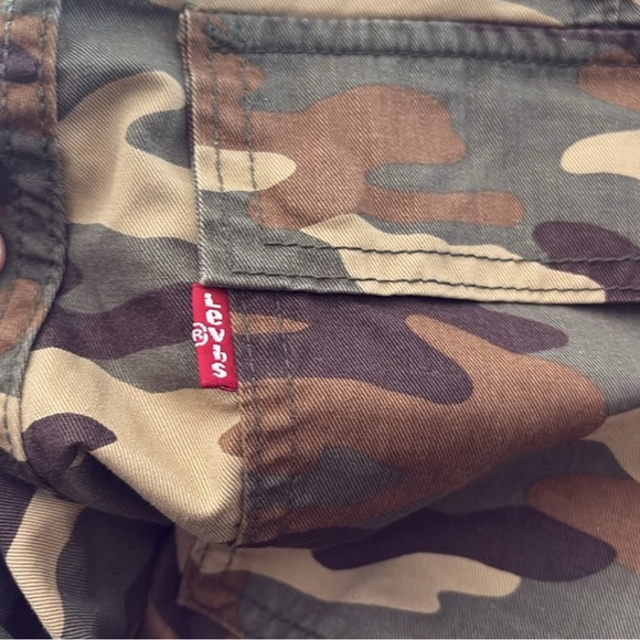 💕NWT Levi's 94” Baggy Cargo Camo Straight Leg Jeans size 28x30 - Picture 9 of 13